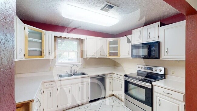 Foto del edificio - "Charming 3-Bed Home  in Woodward!"