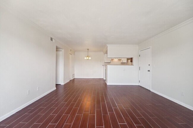 Building Photo - 920 S Walden Way