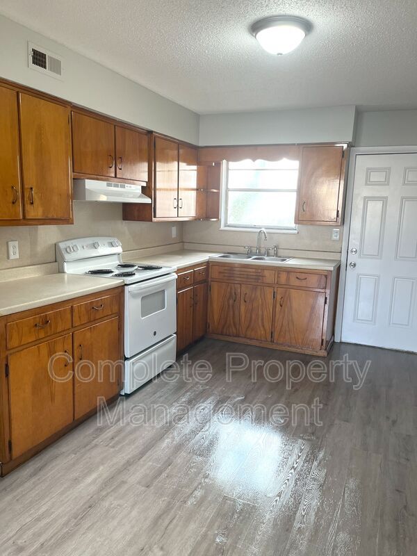 Foto del edificio - 1108 Hall St