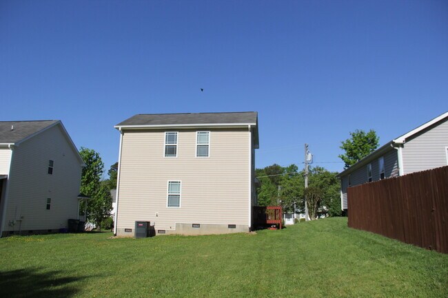 Building Photo - 515 Finley St