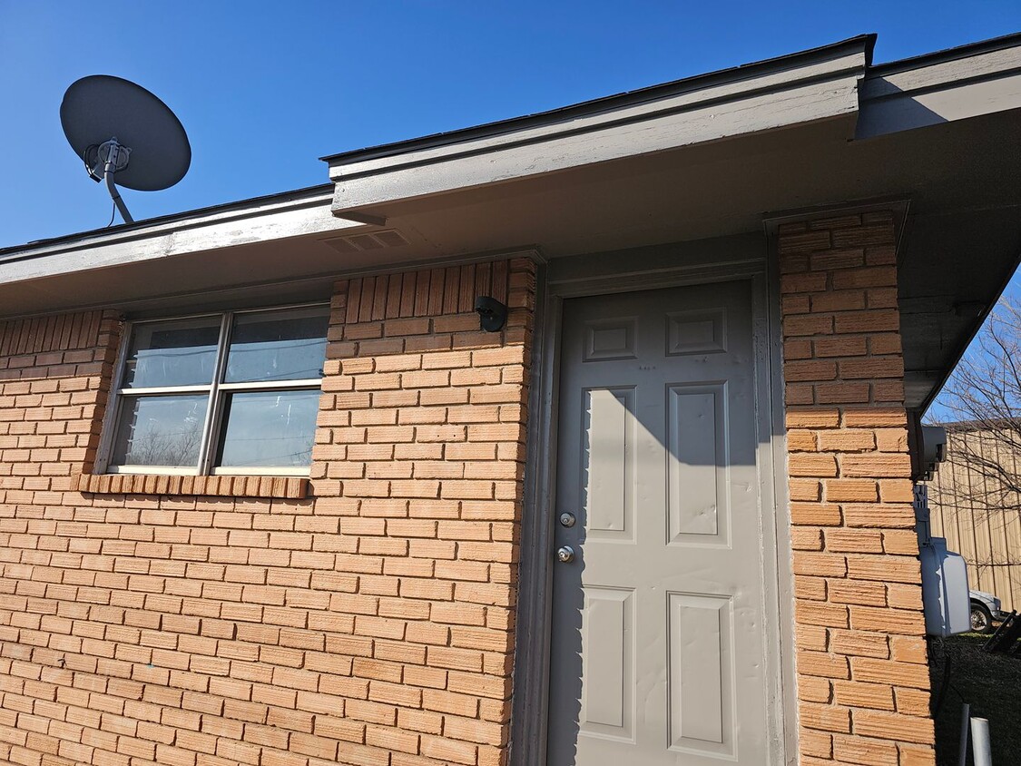 Primary Photo - Remodeled 1 bed 1 bath Close to Fort Sill ...