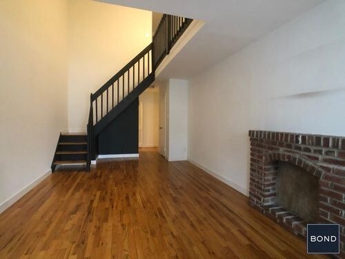 Building Photo - 402 E 83rd St