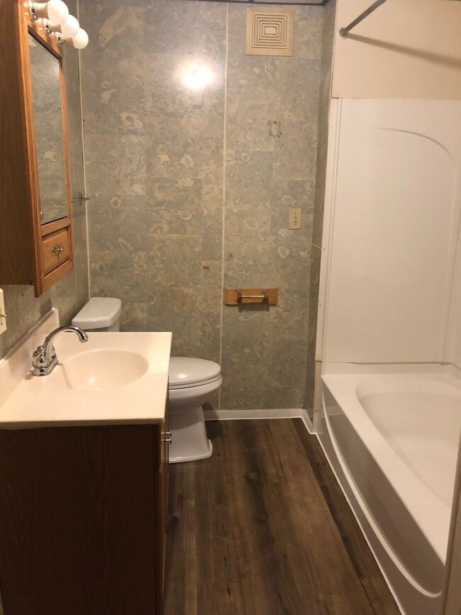 Building Photo - Available Now! 2 Bedroom House- York City SD