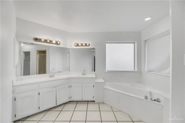 Foto del edificio - 416 E Nassau Ave