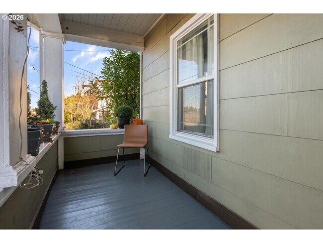 Foto del edificio - Classic Portland bungalow in Northeast Portland Available July 1st!