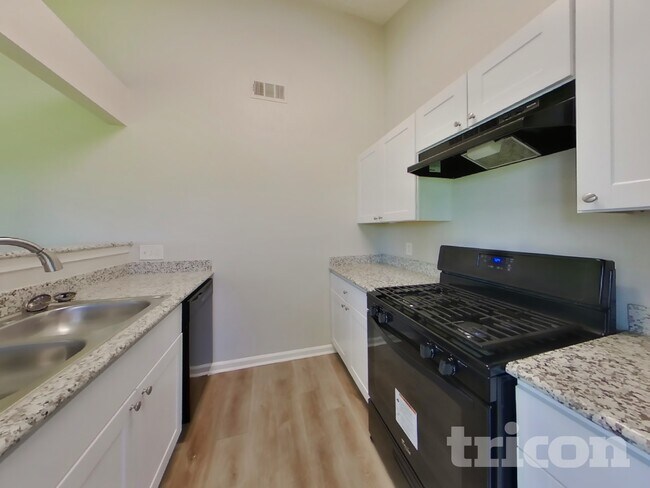 Building Photo - 10919 Almond Grove