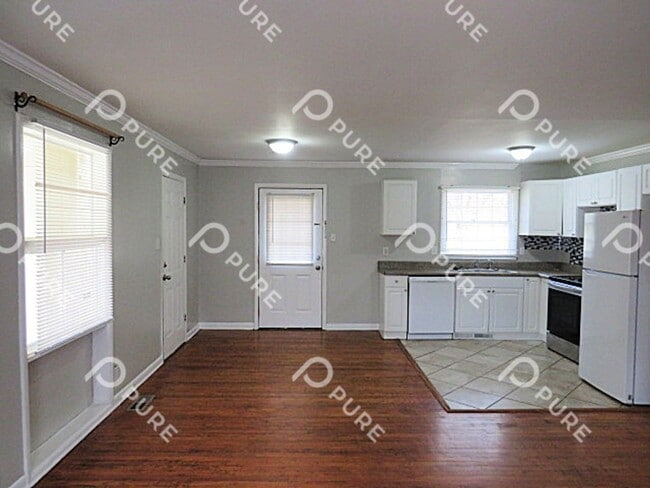 Building Photo - 3510 Avondale!