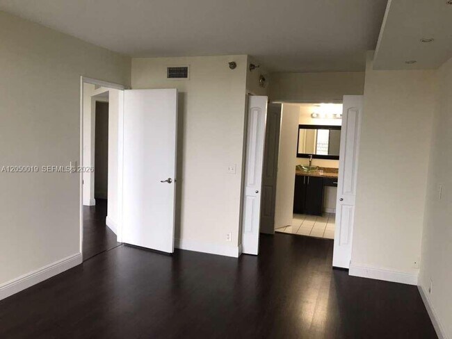 Foto del edificio - 3300 NE 191st St