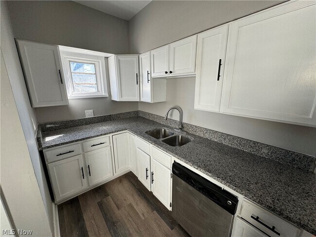Building Photo - 3469 W 126th St