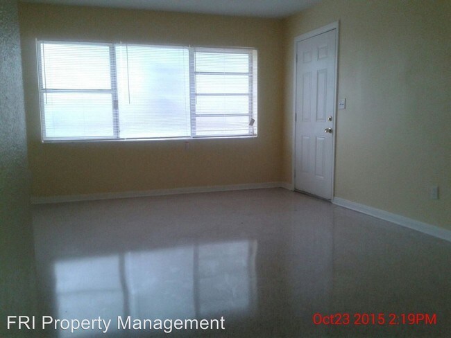 Building Photo - 316 W Howry Ave