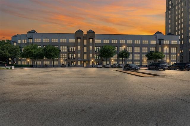 Foto principal - 201 W Lancaster Ave