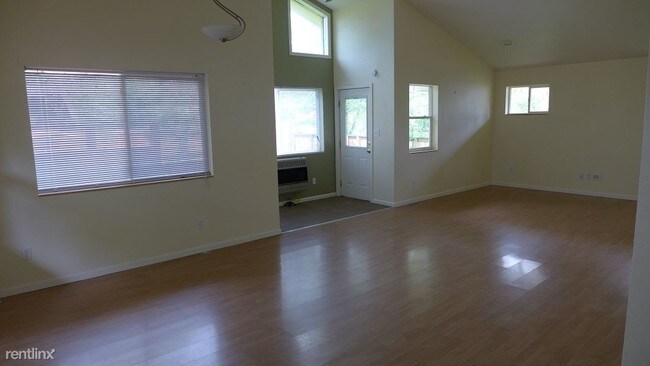 Building Photo - 555 S 42nd St