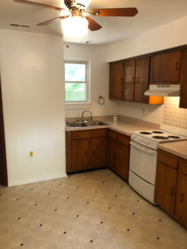 Building Photo - 2254 Wolf St