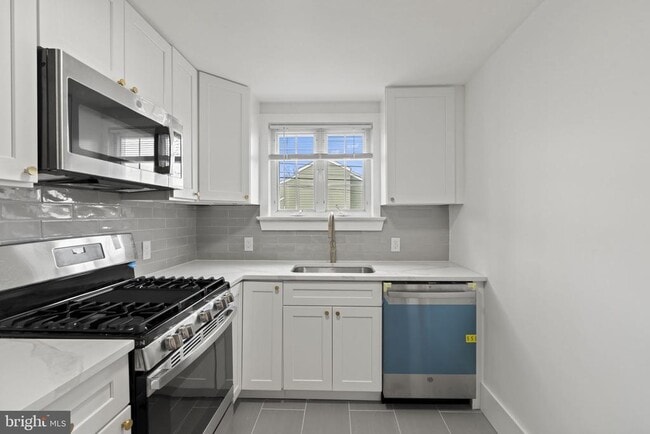 Building Photo - 5 Dowling Ave