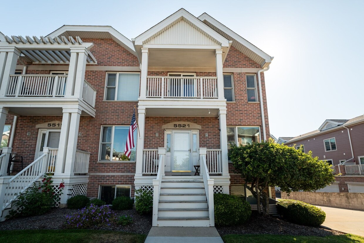 Foto principal - Live steps from Lake Michigan in this spac...