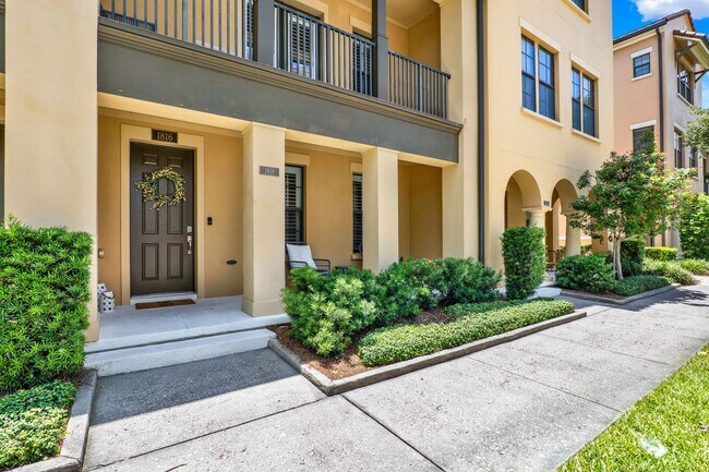 Building Photo - Stunning 3/3.5 Baldwin Park Townhome with ...