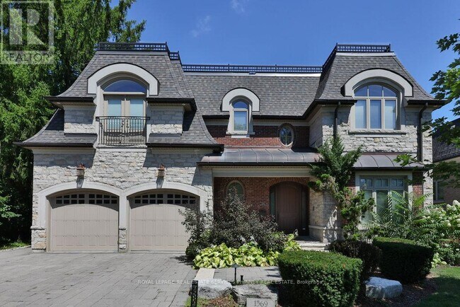 Building Photo - 1569 Glenhill Crescent