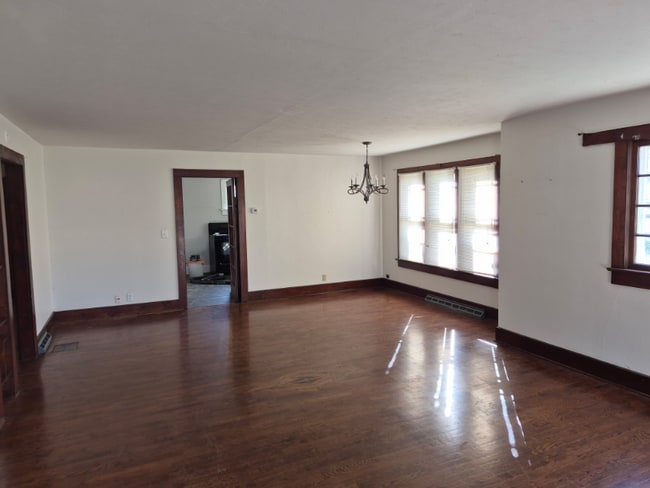 Building Photo - 21 Science St