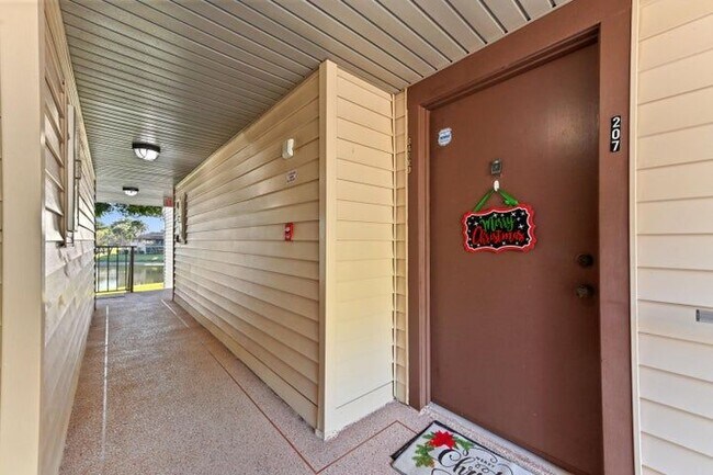Building Photo - 15500 Lakes of Delray Blvd