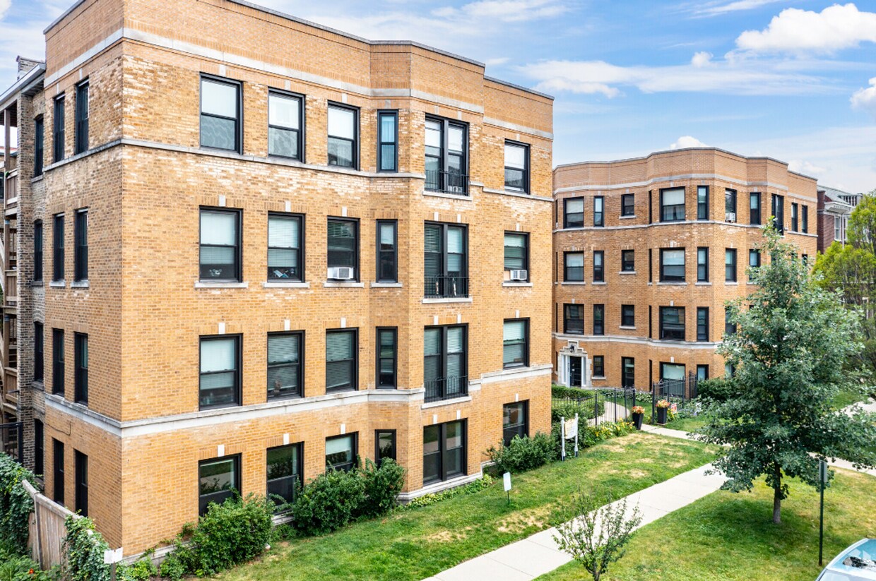 Foto principal - Renovated Units Blocks From The Lake and Downtown Evanston!