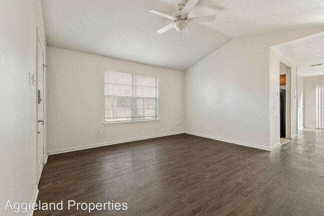 Building Photo - 3 br, 1.5 bath House - 3212 Chapel Ct