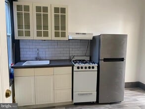 Building Photo - 3258 N Park Ave