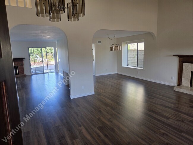 Foto del edificio - 725 Azure Hills Dr