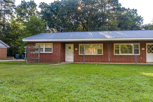 Building Photo - 3621 Bowling Dr