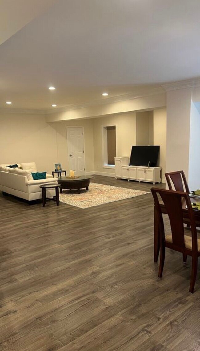 Foto del edificio - 5976 Maxfield Ct