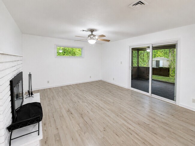 Building Photo - 553 Fernwood Farms Rd