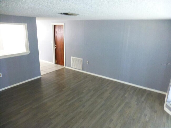 Building Photo - 6910 Larchmont Ave