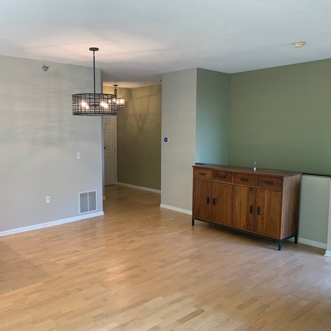 Dining Room & Entrance - 645 N 1st St