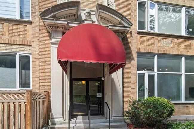 Foto del edificio - 520 Ashford Ave