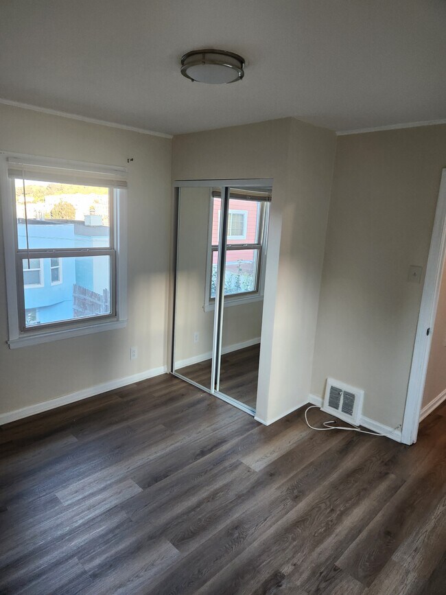 Foto del edificio - 128 Harkness Ave