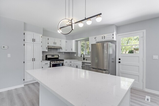 Foto del edificio - 6625 Westmoreland Dr
