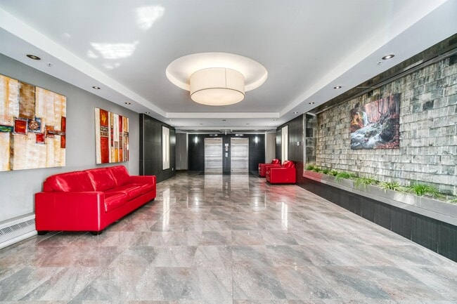 Building Photo - 333-333 Main Ave