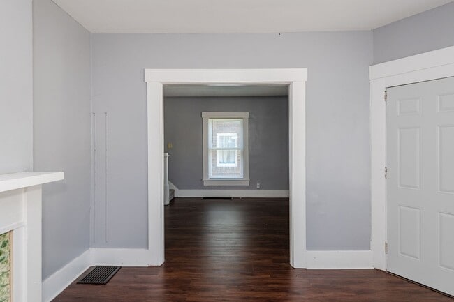 Building Photo - 832 Maple Ave