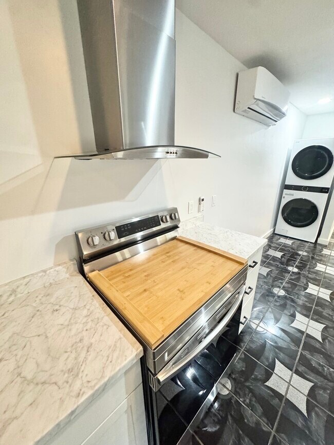 Foto del edificio - Charming/updated studio in North Highlands!