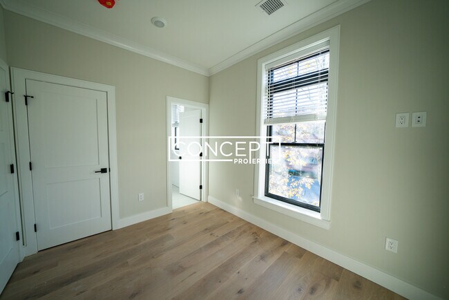 Building Photo - 157 Everett St