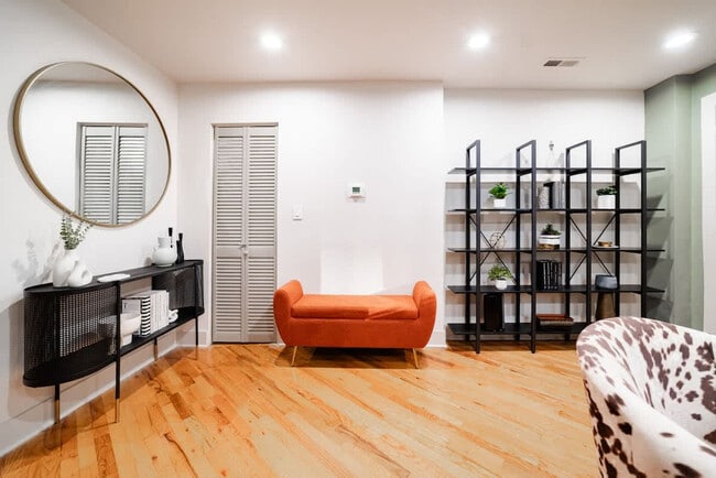 Foto del edificio - 1638 N Western Ave