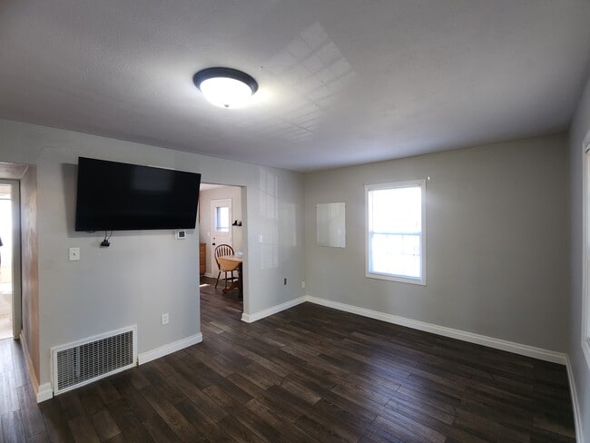 Foto del edificio - 5215 N Glen Elm Dr