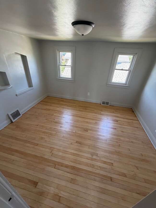 Building Photo - 2213 S 74th St