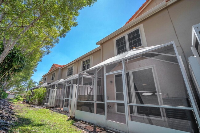 Building Photo - 800 Sorrento Dr