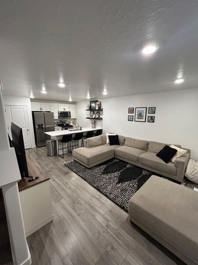 Foto del edificio - Gorgeous Townhome!!!