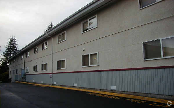 Primary Photo - Courtyard Apartments