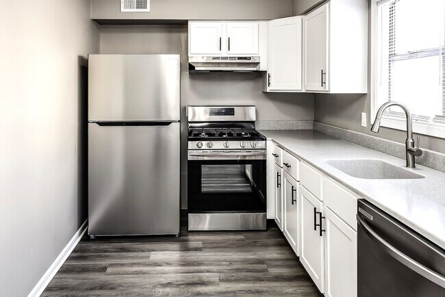 Building Photo - Spacious 1-Bed and 1-Bath Apartment in Bel...
