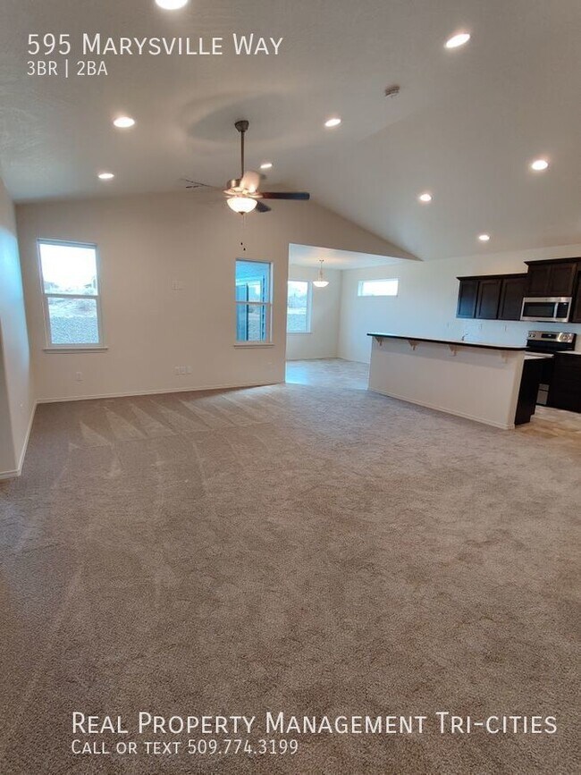 Foto del edificio - Newer Home in South Richland