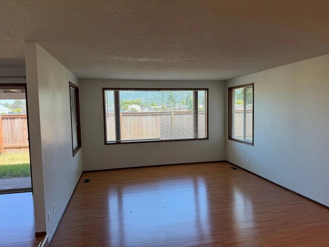 Foto del edificio - 1422 Lawnridge Ave
