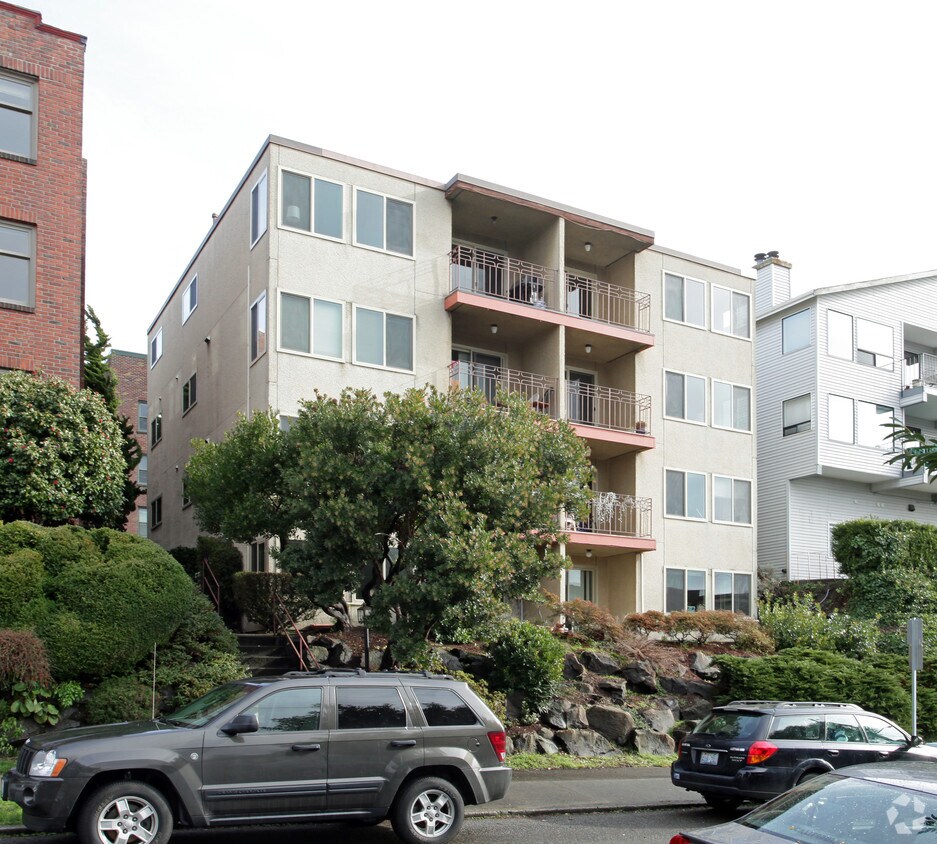 Building Photo - 2026 Yale Ave E