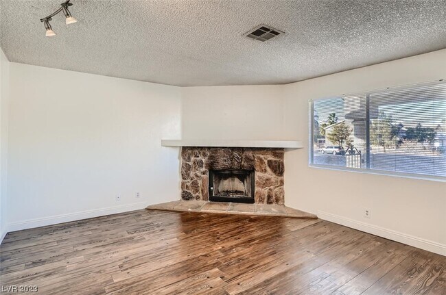 Building Photo - 1412 Oak Rock Dr